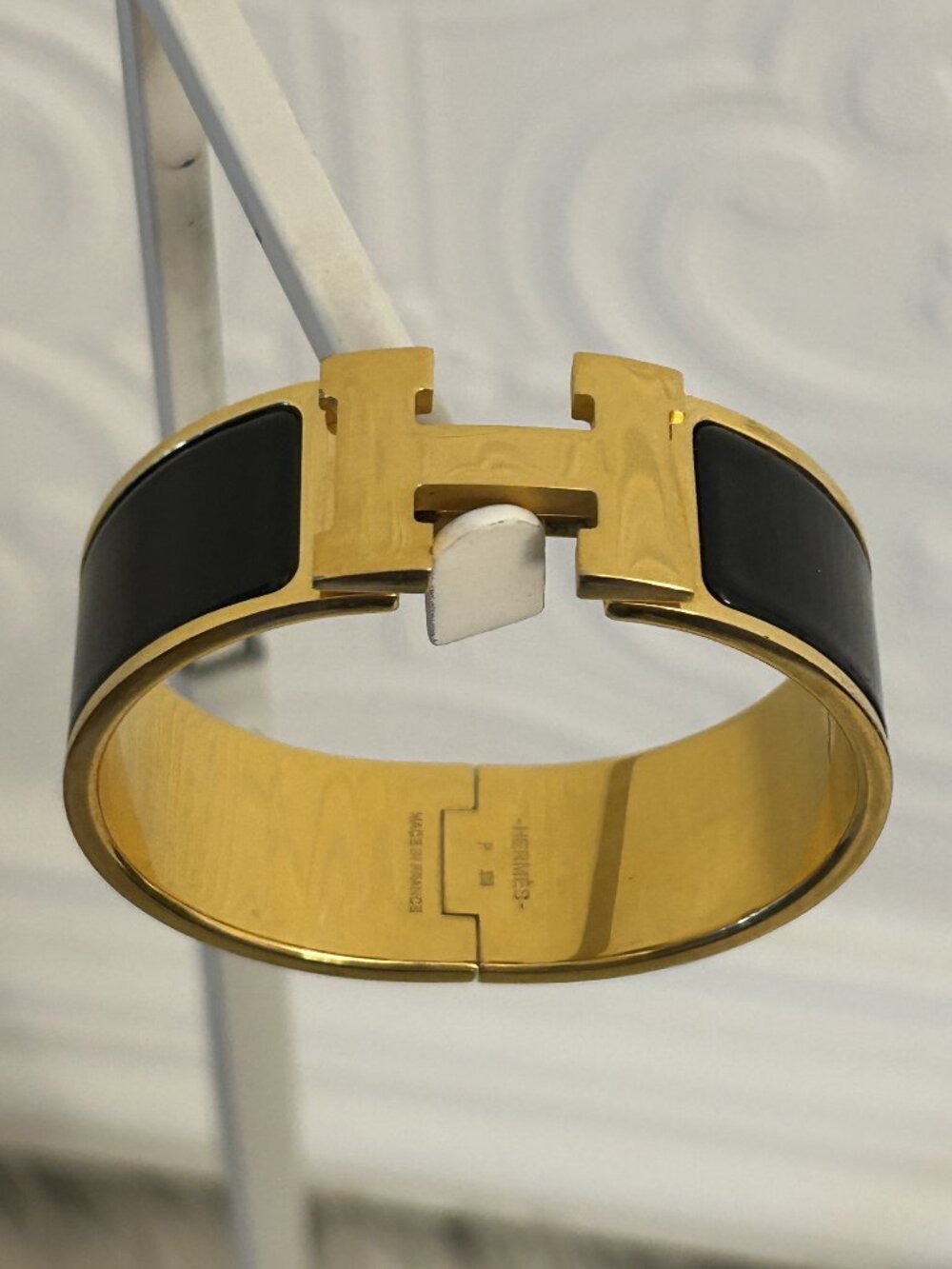 Hermes Clic Clac H GM in Black and Gold - Picture 3 of 8